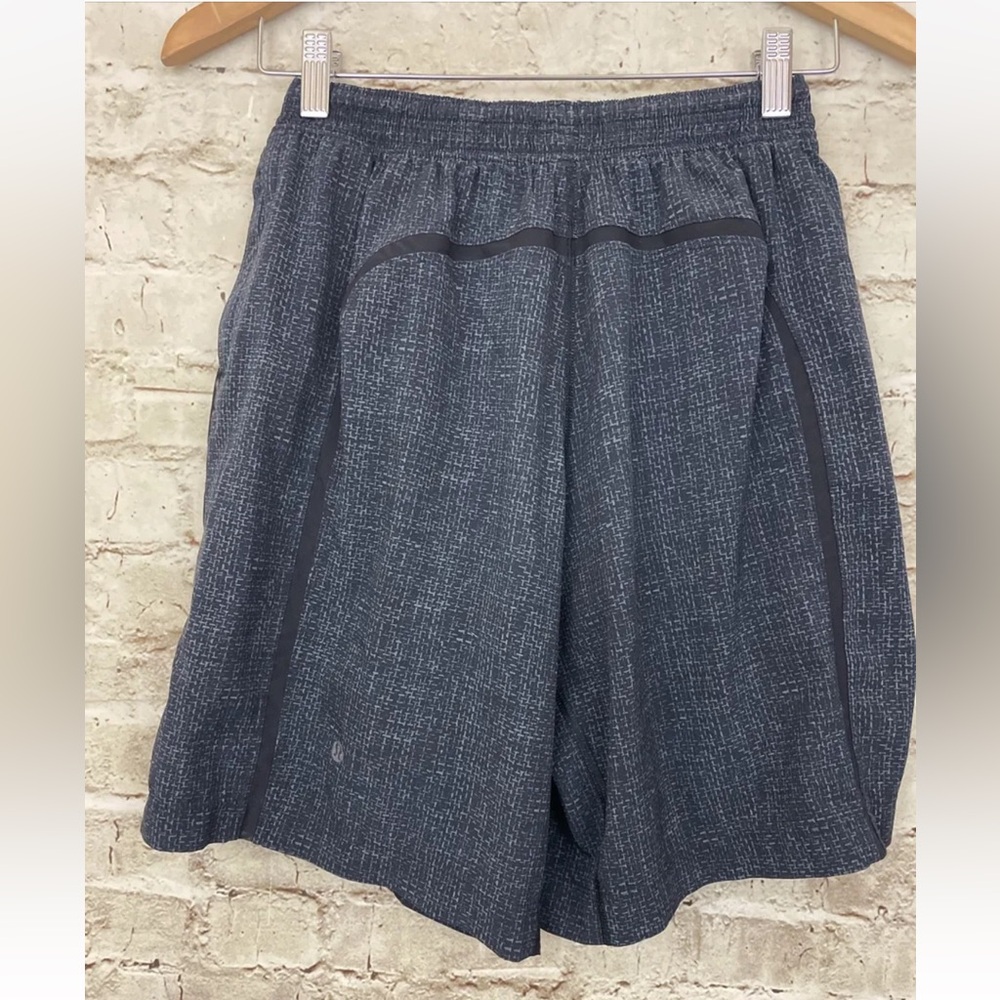Lululemon Pace Breaker Short 9" size small in Wire Weave Foghorn Black